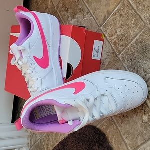 Nike Court Borough low